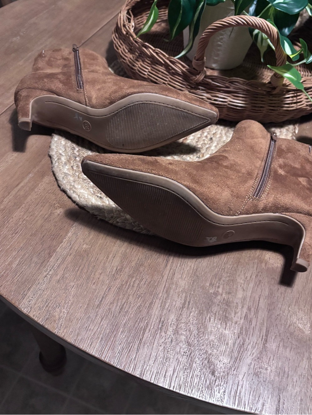 Universal Thread Brown Pointed Toe Suede Ankle Boots Kitten Heels - Picture 8 of 9